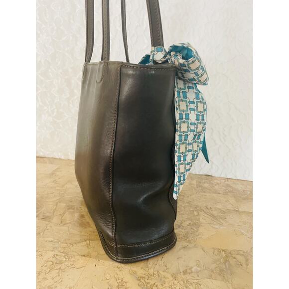 Vtg Coach Bleecker black glovetanned / leather, shoulder bag, duffle, 9305 - Picture 4 of 10